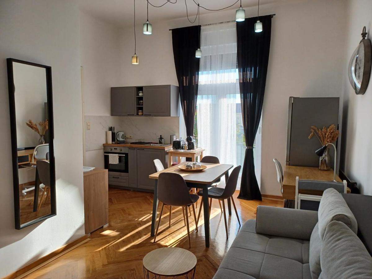 Apartment Hesperia Zagabria Esterno foto