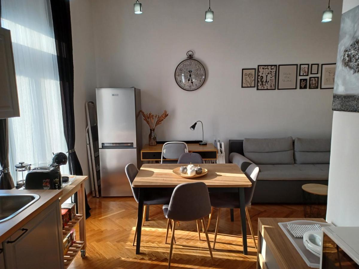 Apartment Hesperia Zagabria Esterno foto