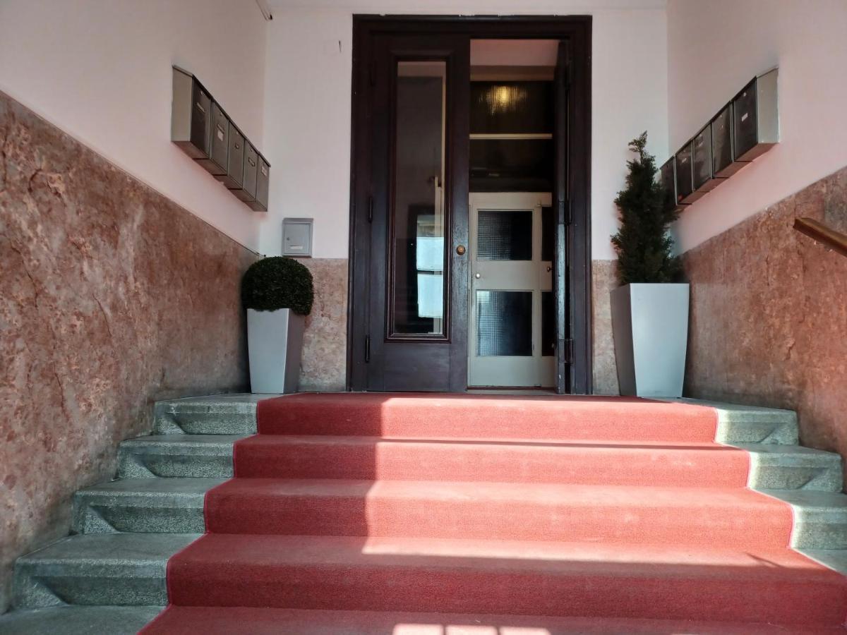 Apartment Hesperia Zagabria Esterno foto