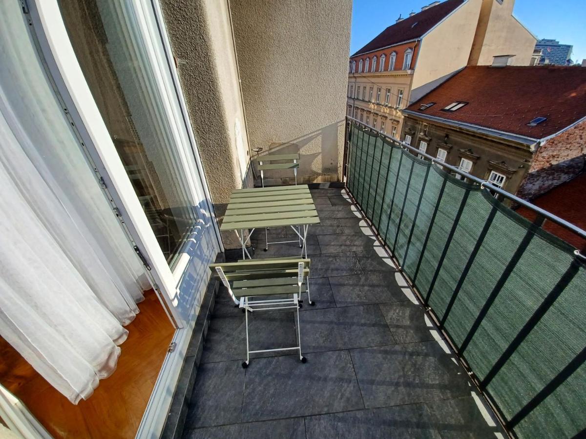 Apartment Hesperia Zagabria Esterno foto